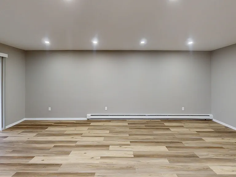 Montclair Estates — Photo 16