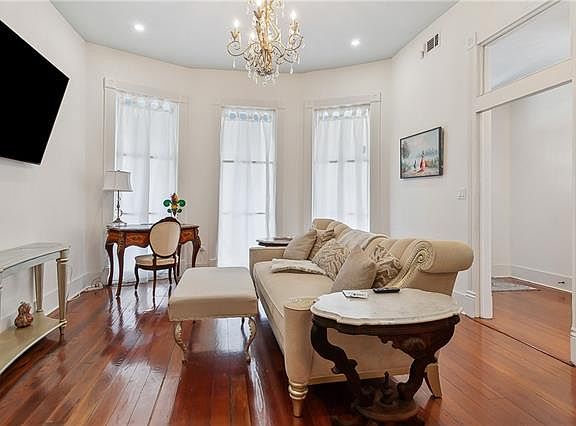 2nd image of 2510 Ursulines Ave