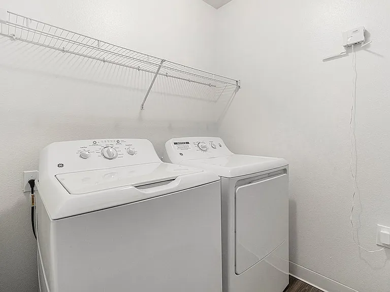 Autumn Lakes Apartments and Townhomes — Photo 30