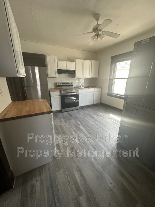 3 bed, 2.0 bath, 1900 sqft, $1,600 — Photo 4