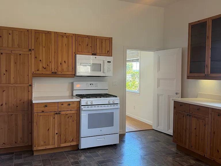 926 Main St — Photo 12