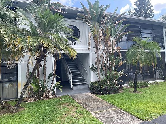 2nd image of 819 NE 199th St #6-205