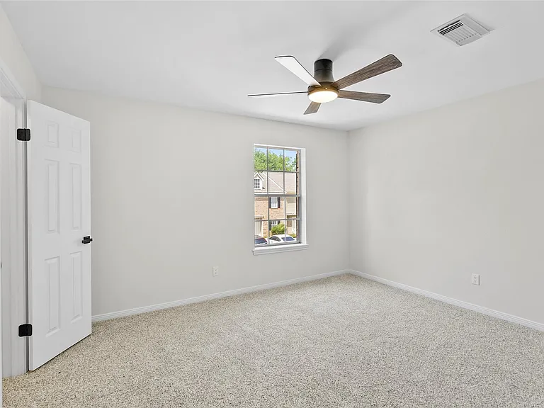 2030 Plantation Dr #F3 — Photo 15