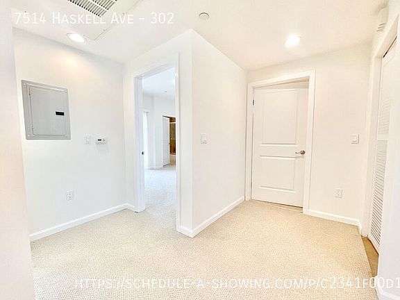 4th image of 7514 Haskell Ave #302