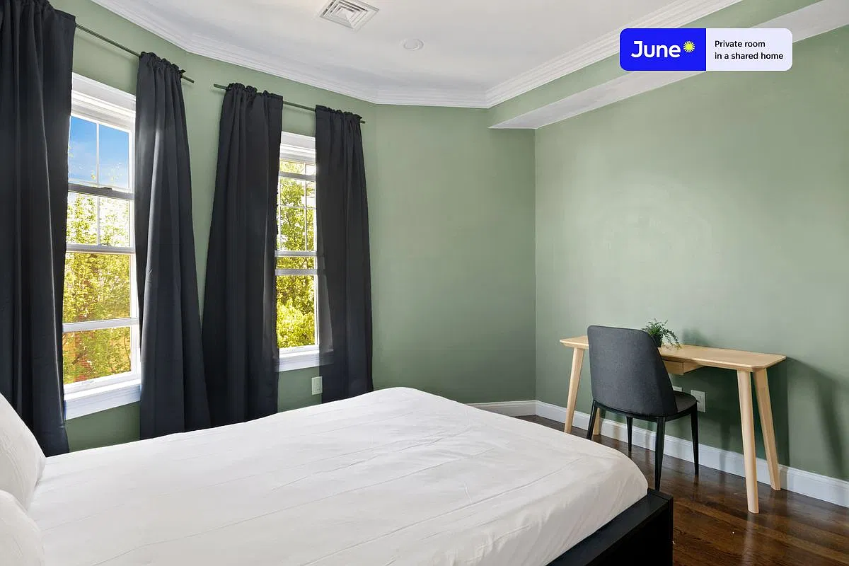 Queen bedroom in 4 bed/1.5 bath home in Somerville #547 C — Photo 2