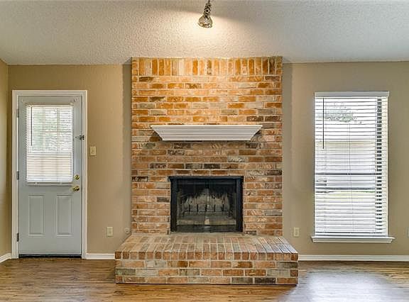 5th image of 1027 Irene St