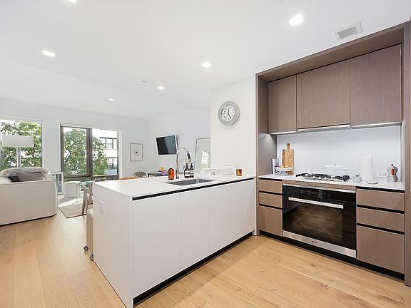3rd image of 200 E 21st St APT 3D