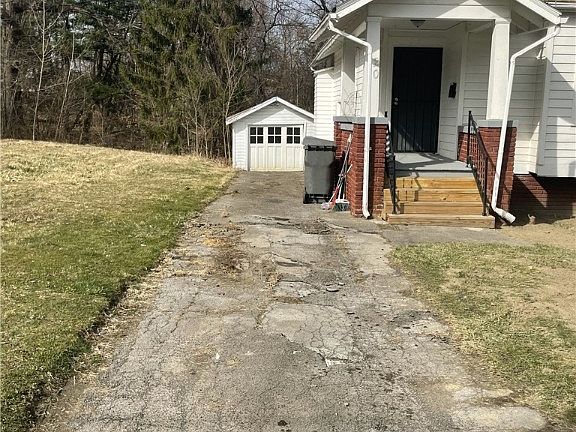 2nd image of 20 Lauderdale Ave