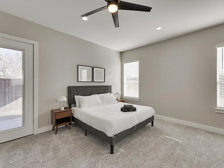 3420 Nomas St — Photo 37