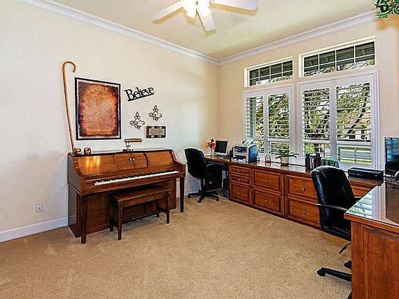4th image of 1020 Sierra Vista Ct