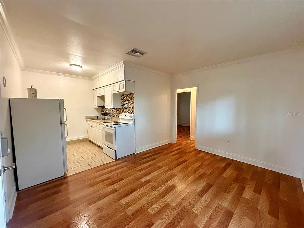 2 bed, 1.0 bath, 560 sqft, $1,550 — Photo 2