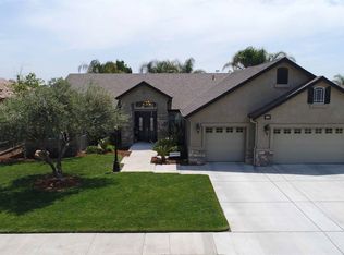1429 W Buckingham Dr, Hanford, CA 93230