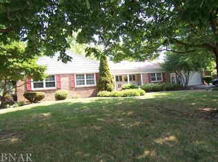 220 Fleetwood Dr, Bloomington, IL