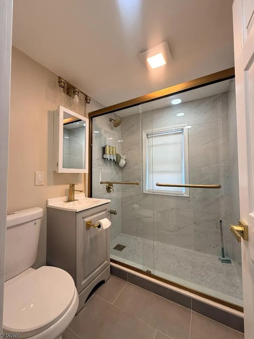 2 bed, 1.0 bath, $2,200 — Photo 4
