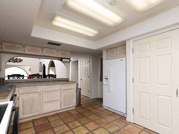 3rd image of 1814 N Shore Dr