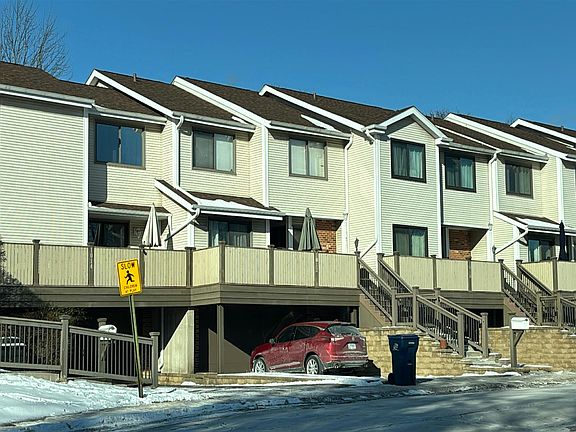 3rd image of 1012 Spring Hill Dr