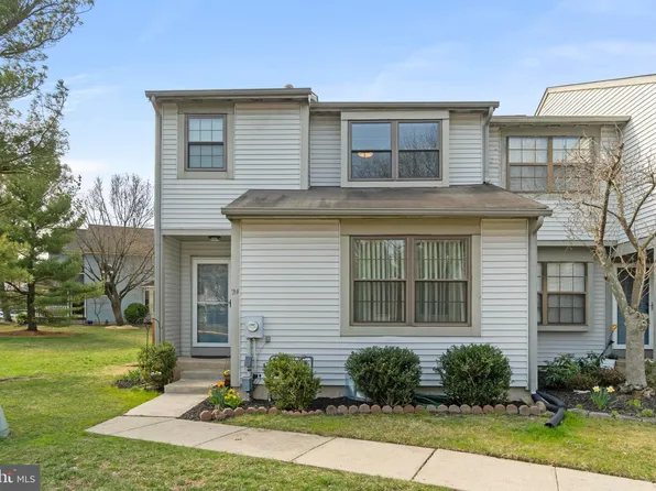 24 Burgundy Dr, Marlton, NJ 08053