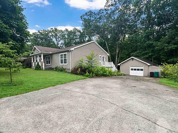 3rd image of 13 Carmel Estates Dr