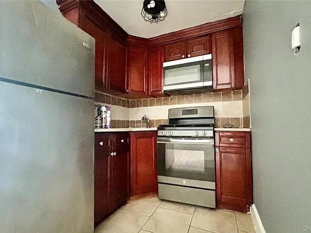 2 bed, 1.0 bath, 1710 sqft, $2,900 — Photo 4
