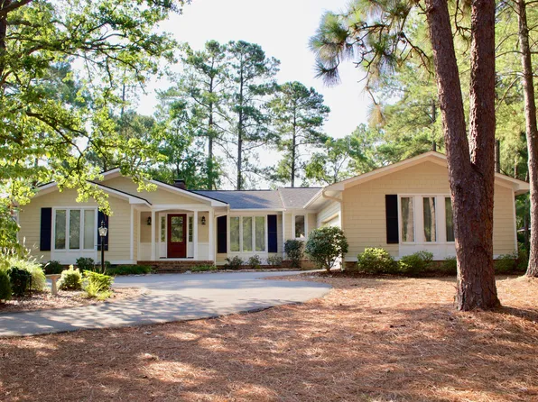 940 Saint Andrews Dr, Pinehurst, NC 28374