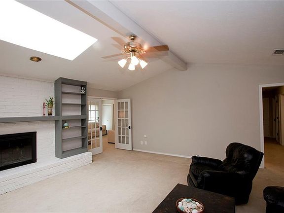 5th image of 1362 College Pkwy