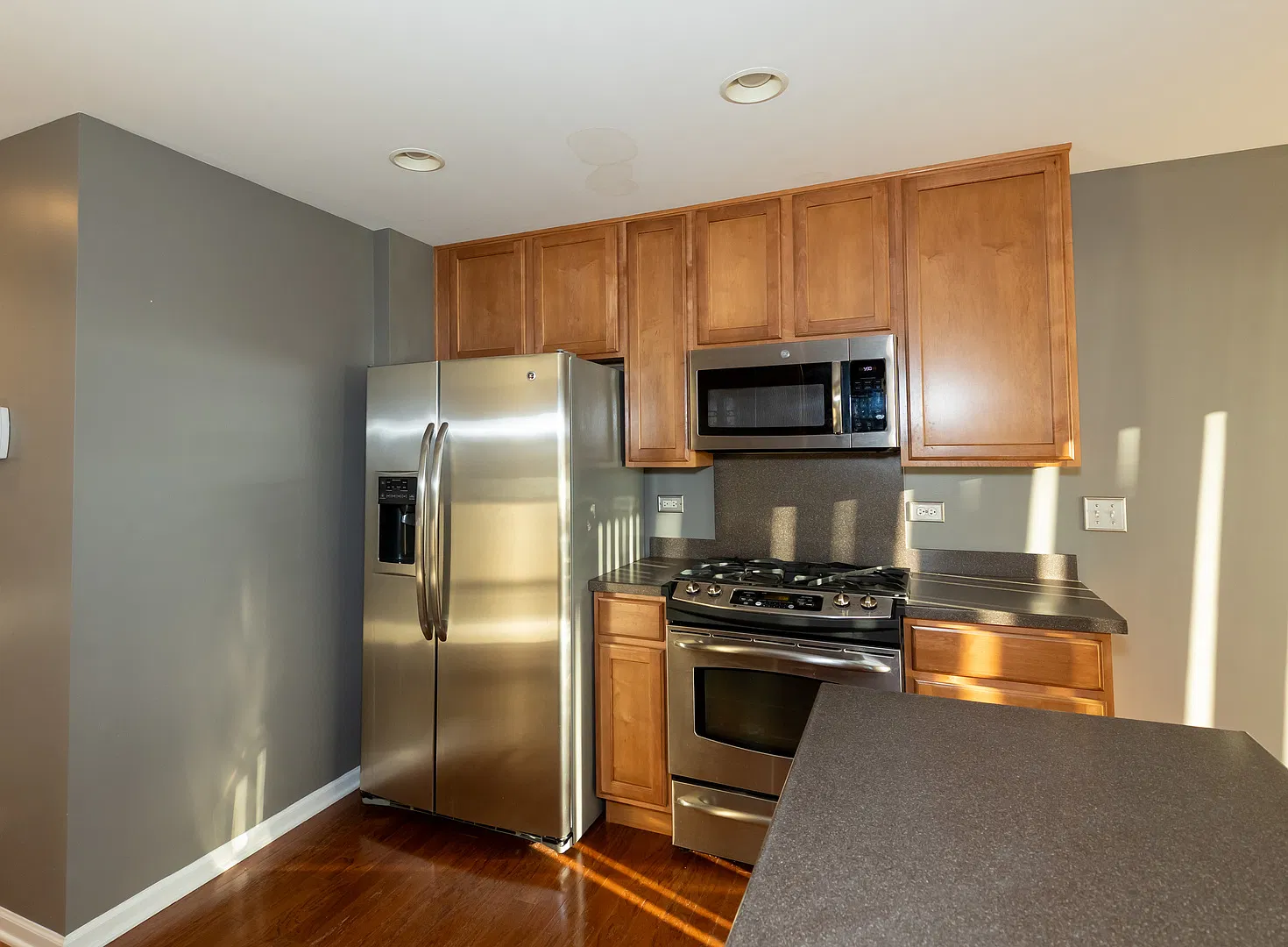 2 bed, 2.5 bath, 1297 sqft, $2,399 — Photo 4