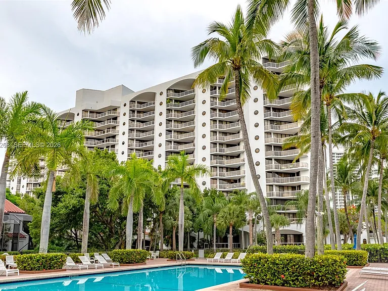 3610 Yacht Club Dr #511 — Photo 24
