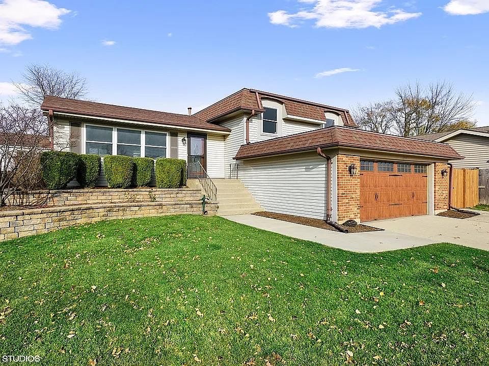 1st image of 1054 Warwick Cir N