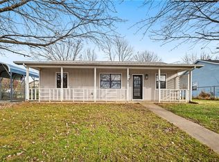 1186 Eubanks St, Gentry, AR 72722