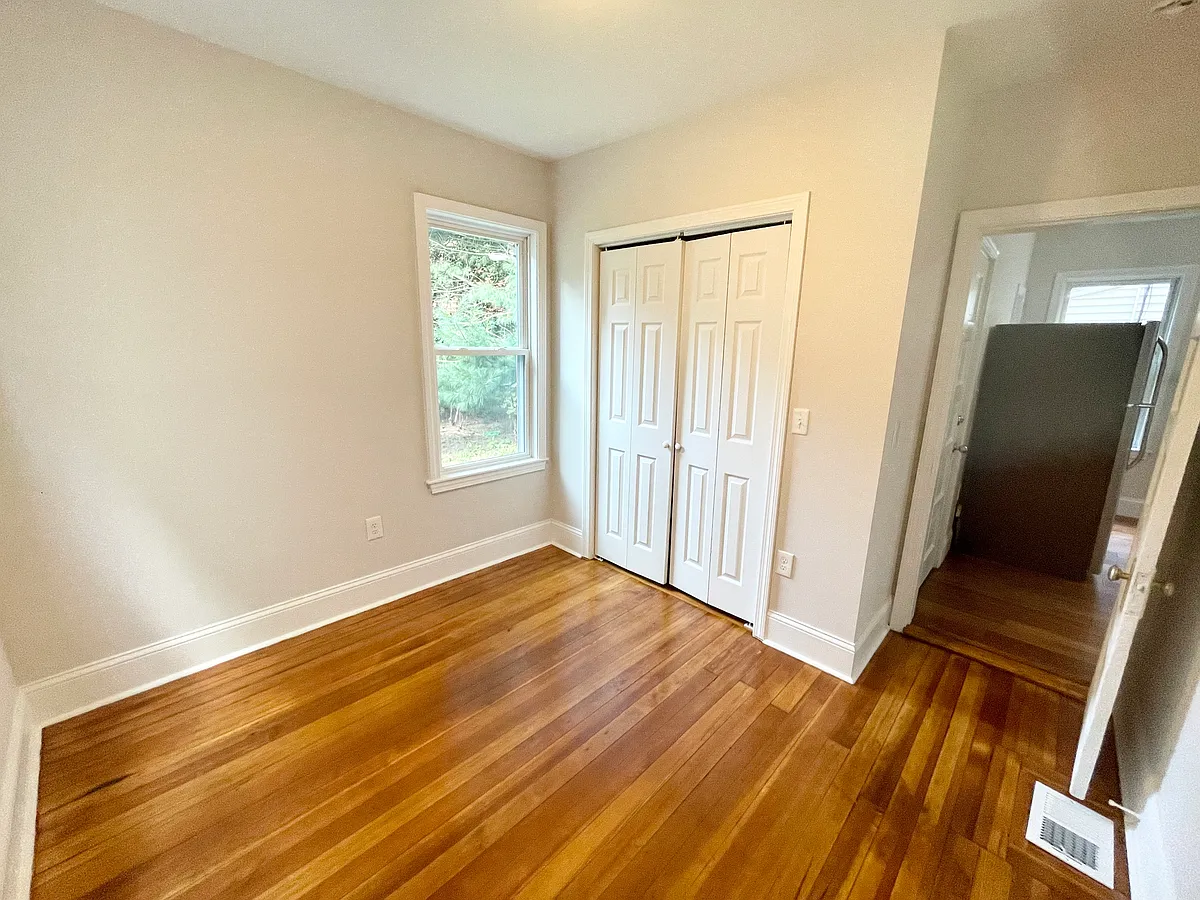 Building Photo - 26 Taft St #3L