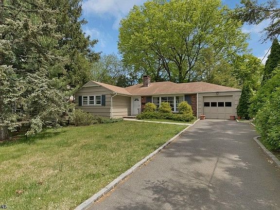 3rd image of 14 Canterbury Ln