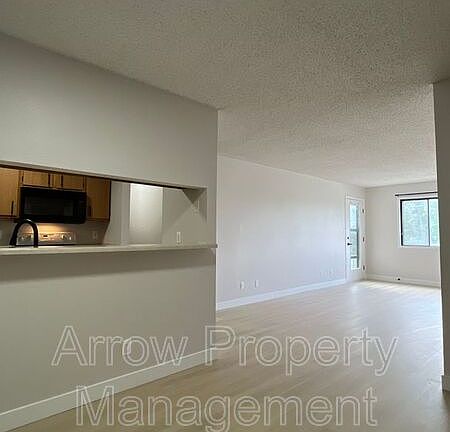 4th image of 2334 N 44th St Unit 23