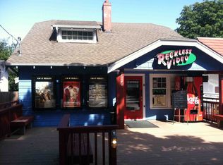 9020 Roosevelt Way NE, Seattle, WA 98115