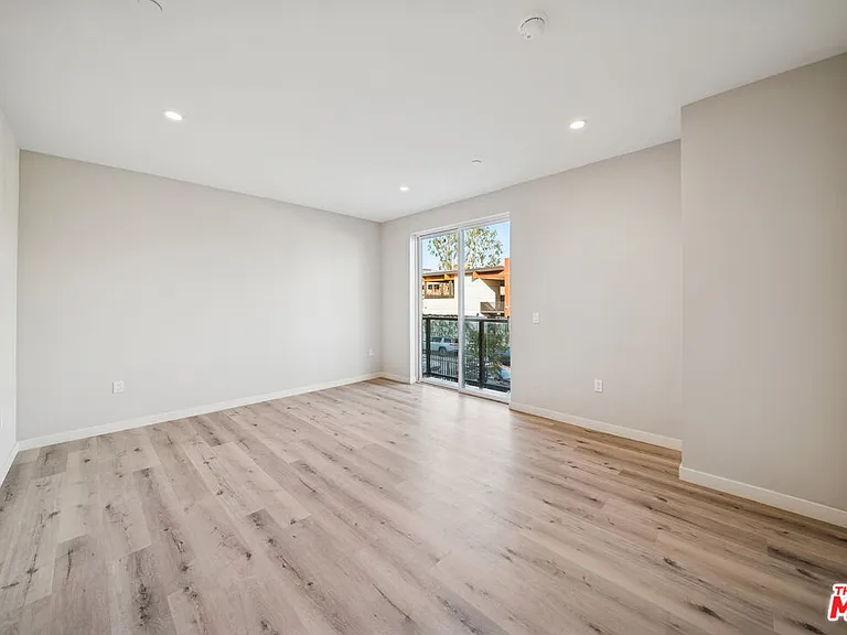 1051 S Corning St #501 — Photo 20