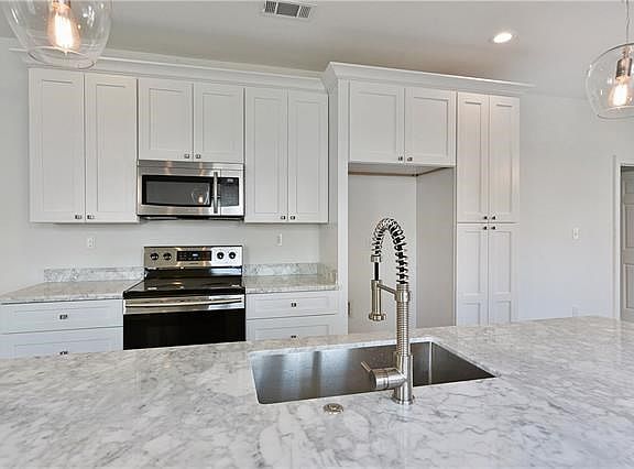 5th image of 1525 Harcourt Dr