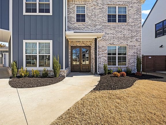 3rd image of 505 SW Autumn Hills Rd