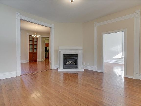 5th image of 2260 N Pennsylvania St