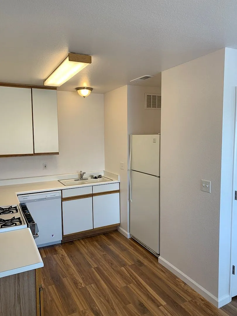 Peppertree Apartments — Photo 2