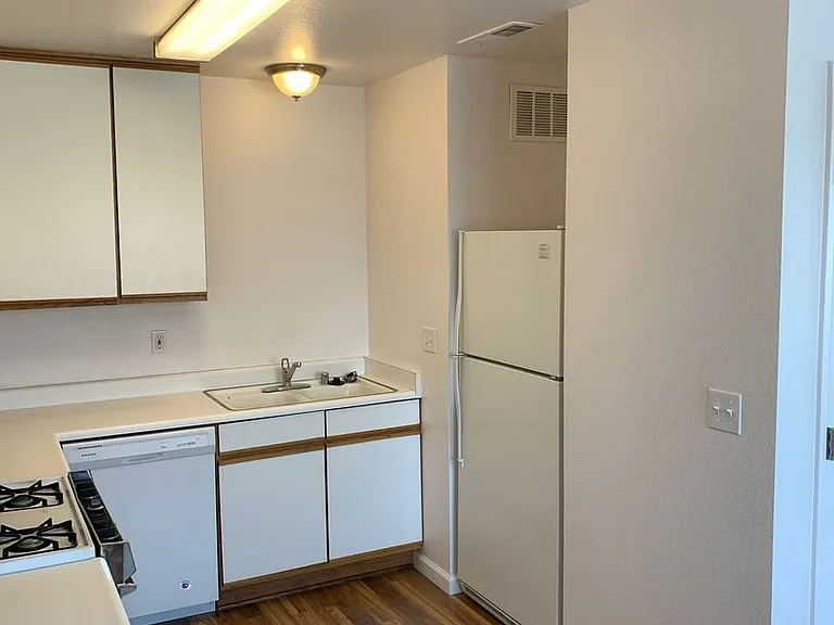 Peppertree Apartments — Photo 2