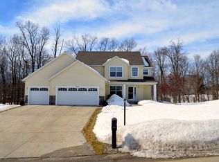 8521 Rainbows End Rd SE, Caledonia, MI 49316