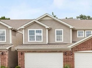 723 Wellington Ln, Cary, IL 60013