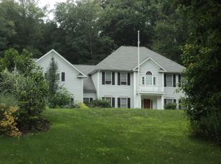 12 Spector Rd, Woodbridge, CT 06525