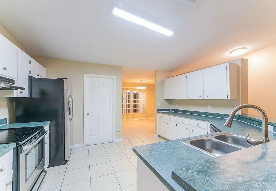 1st image of 923 W Lake Cannon Dr NW