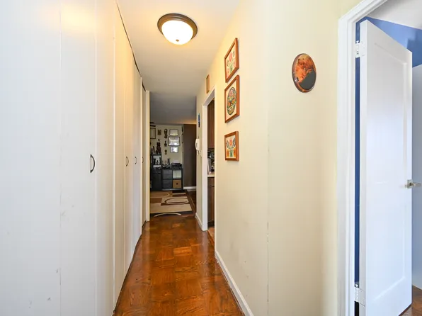 61-20 Grand Central Parkway image 24 of 28