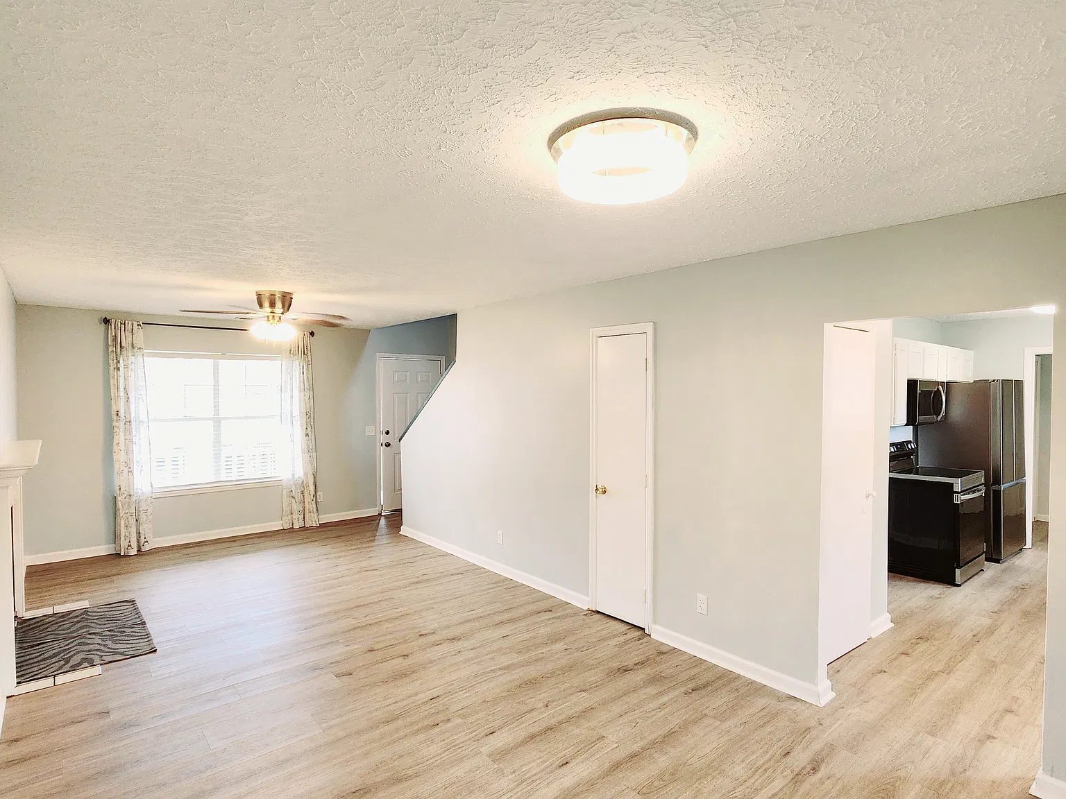 4 bed, 2.5 bath, 1907 sqft, $2,800 — Photo 2