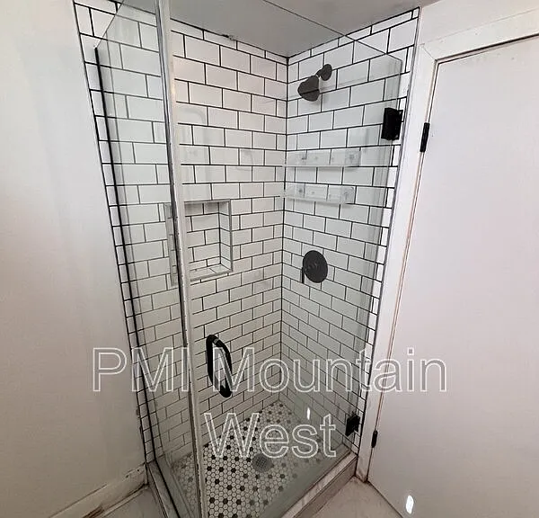 724 N 1200 E — Photo 8