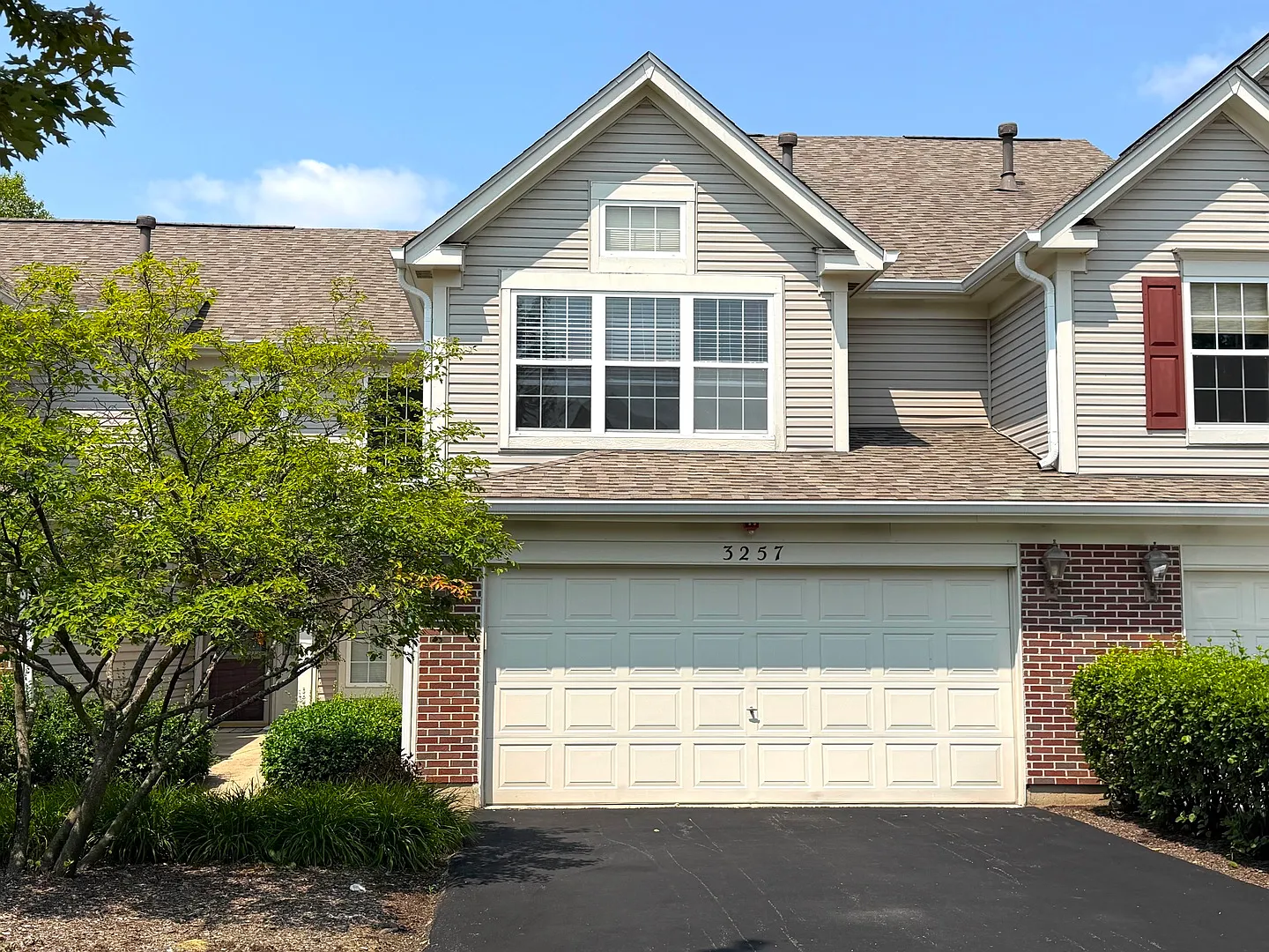 2 bed, 2.5 bath, 1700 sqft, $3,200 — Photo 1