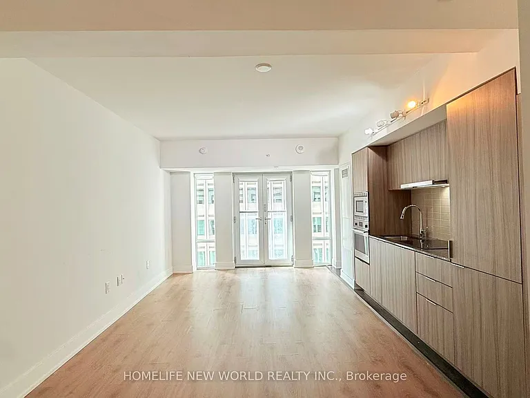 955 Bay St #814 — Photo 11