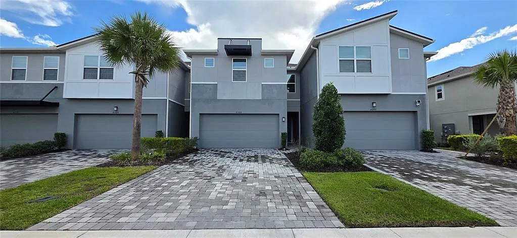 3 bed, 2.5 bath, 2230 sqft, $2,600 — Photo 1