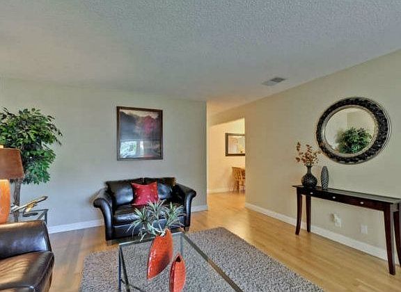 4th image of 4063 Hamilton Park Dr